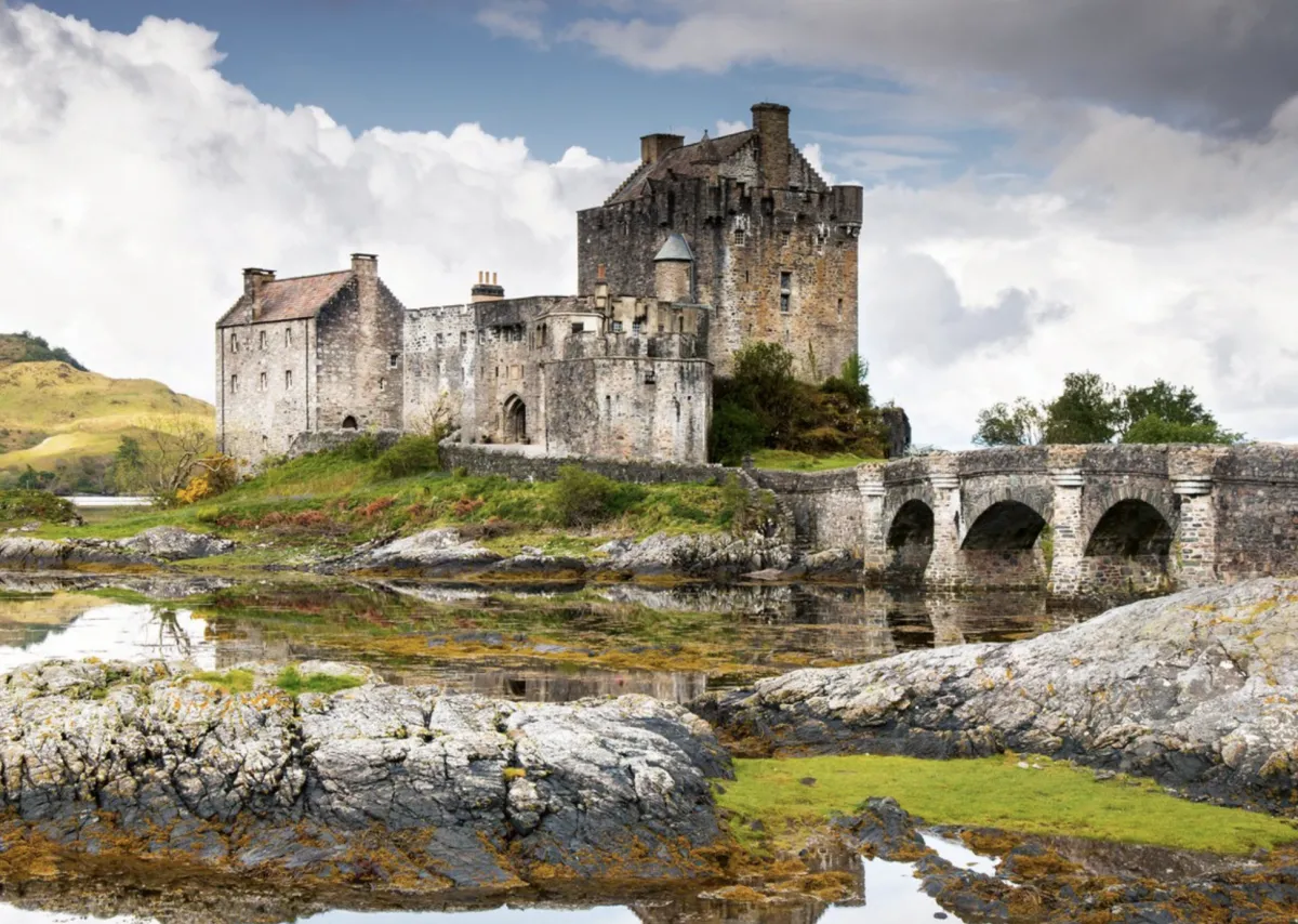 Ravensburger Steden En Gebouwen|1000-1499<Eilean Donan Castle, Scotland - puzzel van 1000 stukjes