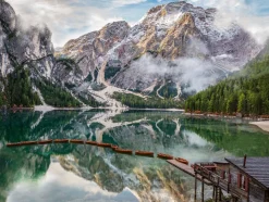 Ravensburger Landschappen|Steden En Gebouwen<Italian landscapes: Lake Braies - puzzel van 1500 stukjes